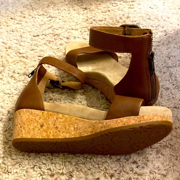 UGG Leather Sandal NEW Cork Heel - Picture 4 of 4